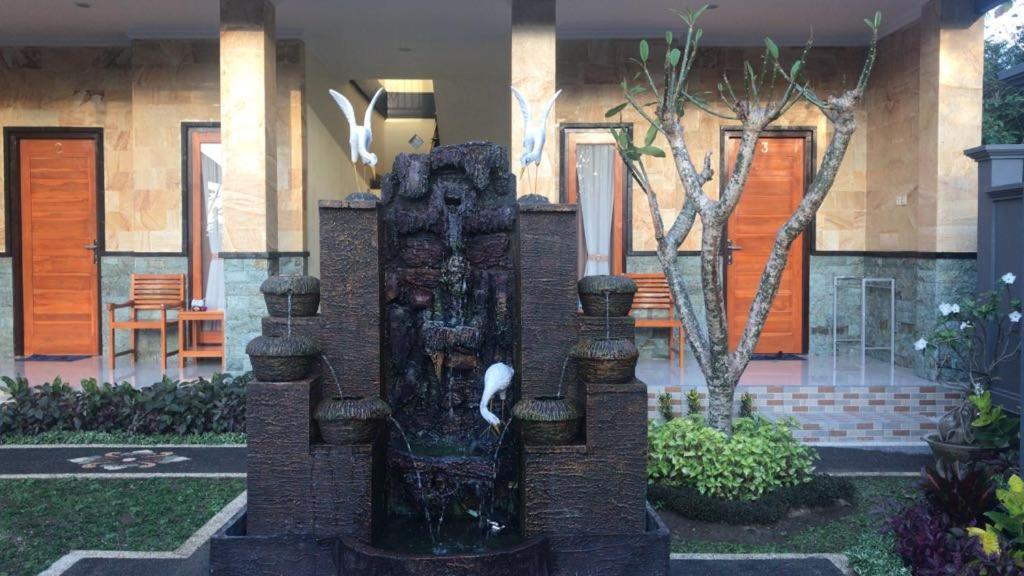 yudis homestay Toyapakeh Exterior foto